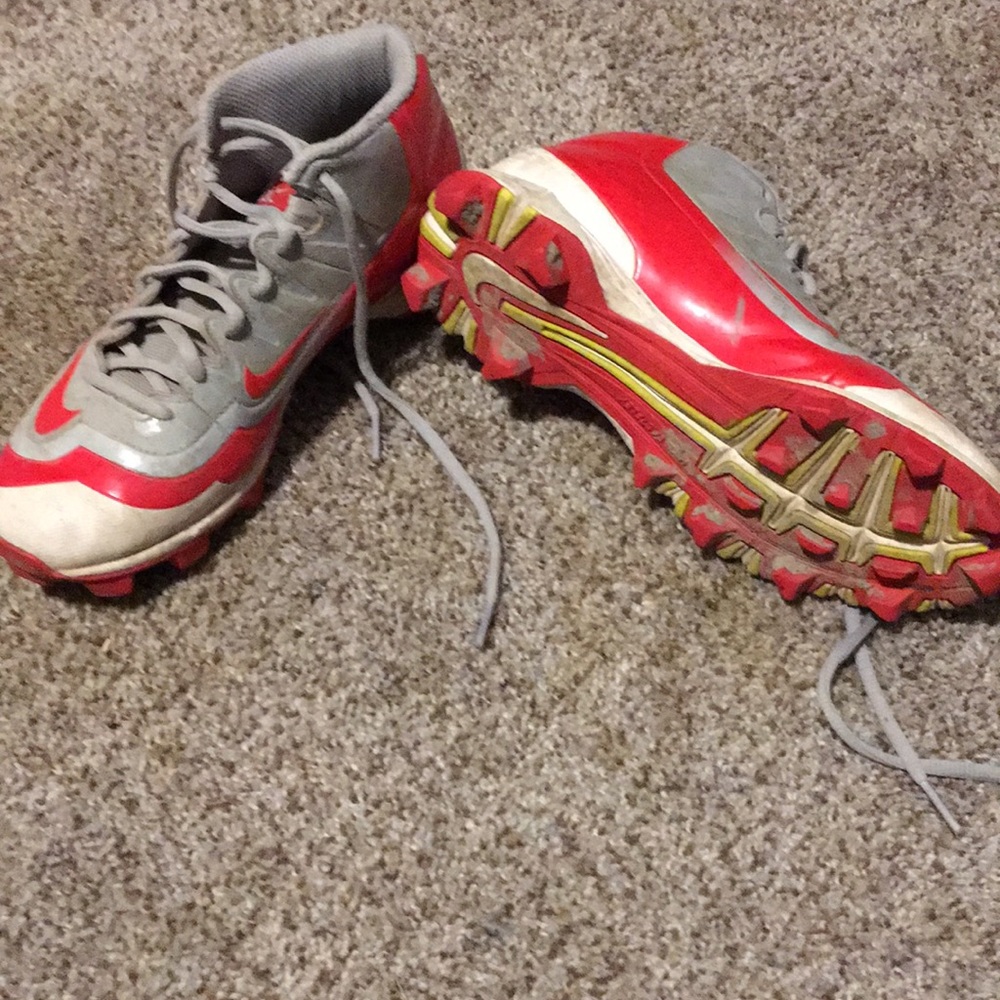 Baseball cleats